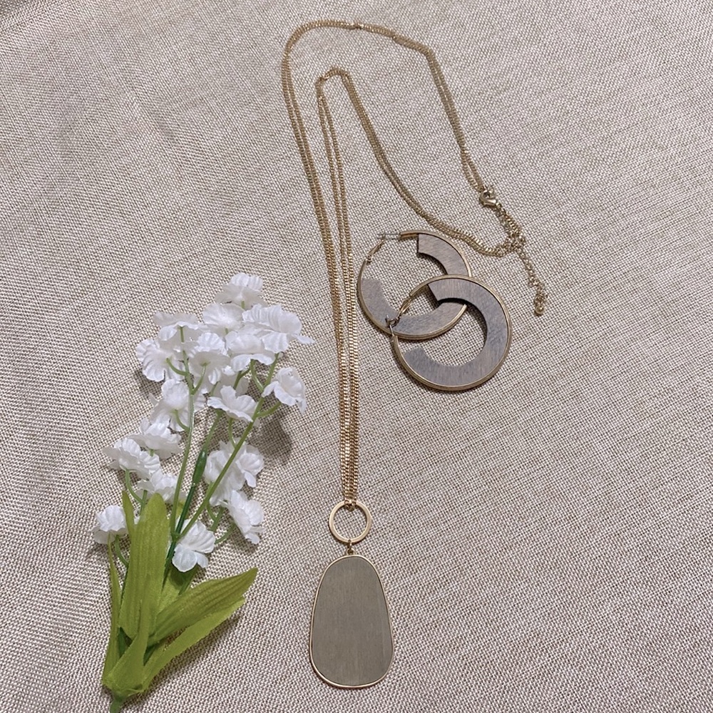 Gold & Wooden Pendant Necklace/Earring Set